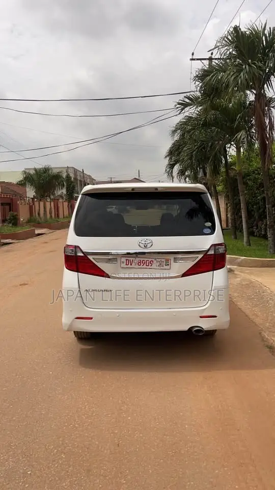 Toyota Alphard 2012 Off white