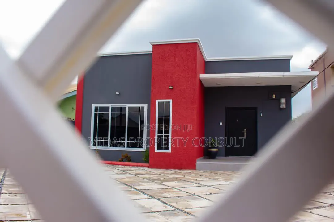 3bdrm House in China Mall, Amasaman for sale