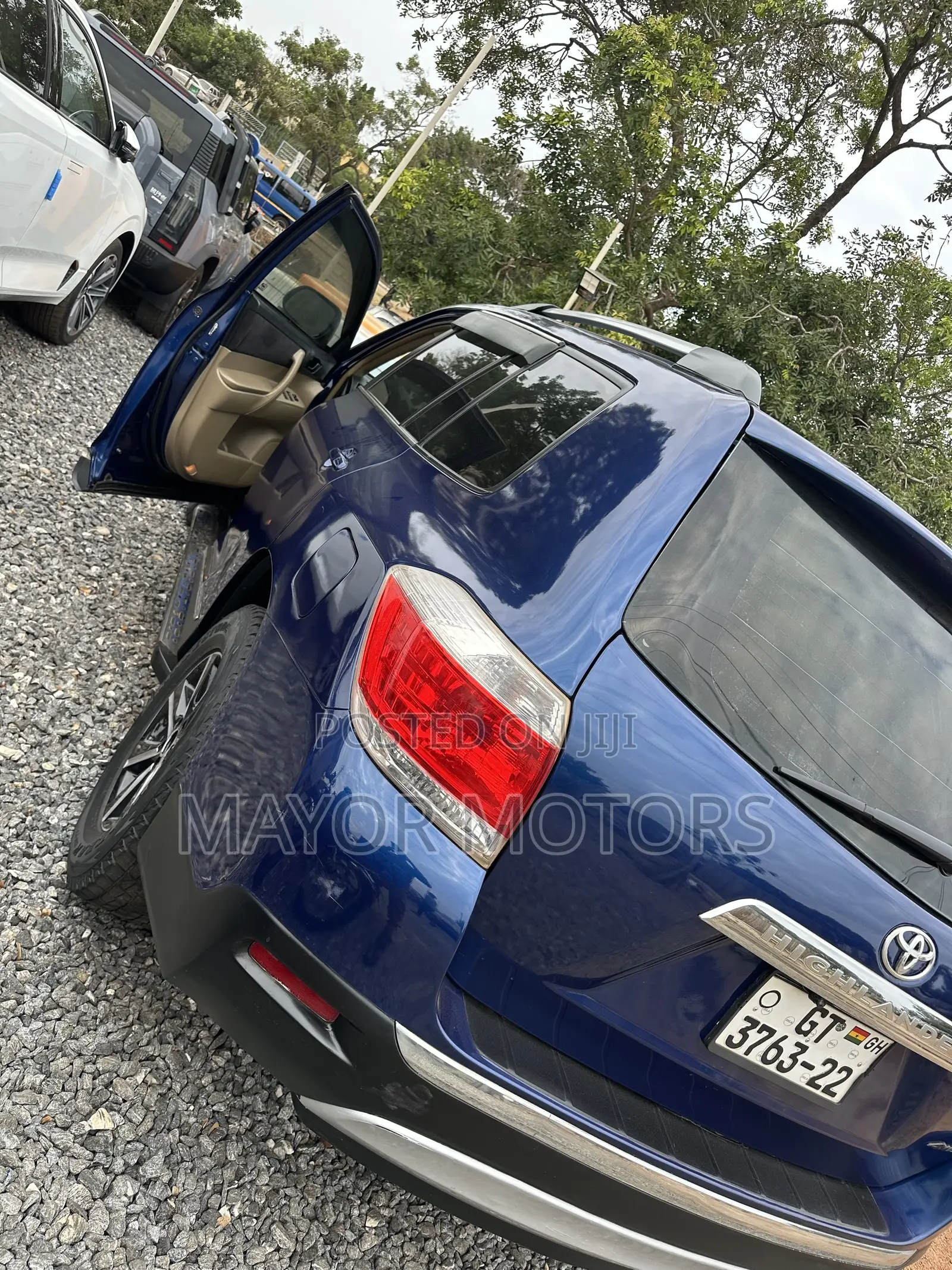 Toyota Highlander SE 2012 Blue