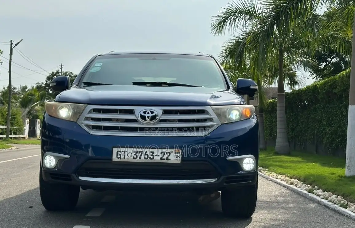 Toyota Highlander SE 2012 Blue