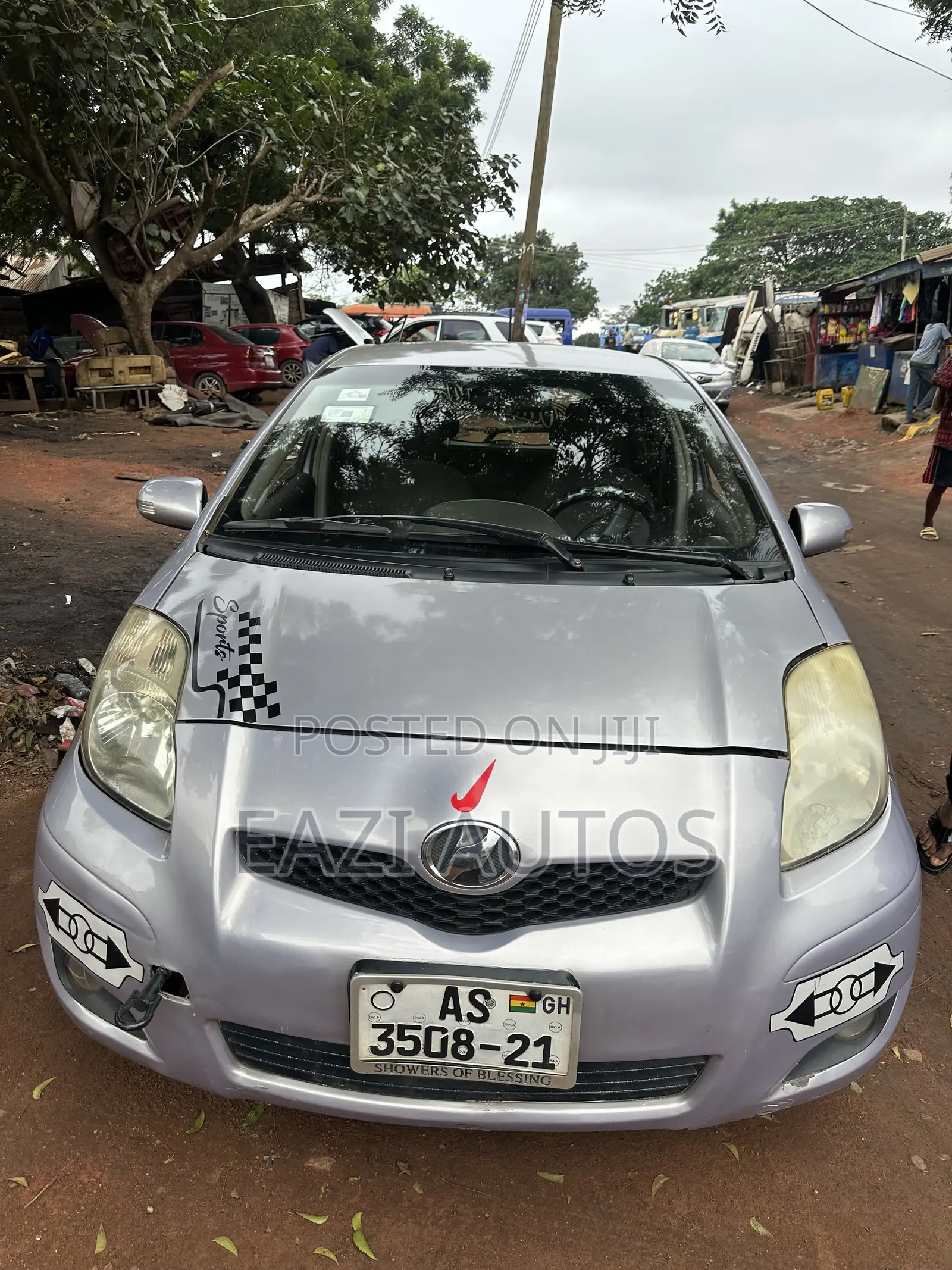 Toyota Vitz 2010 Silver