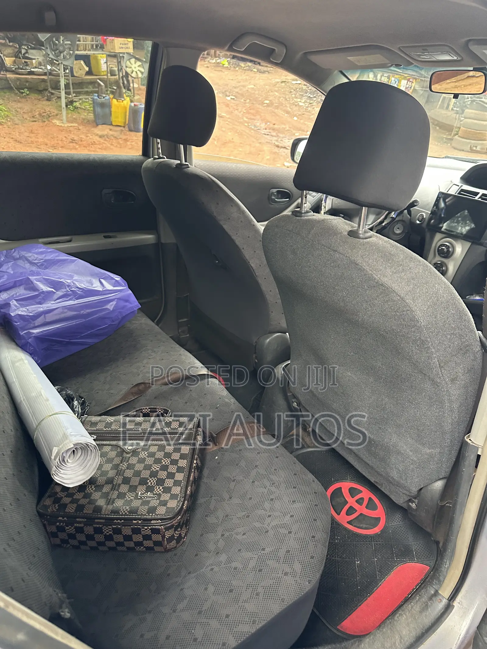 Toyota Vitz 2010 Silver