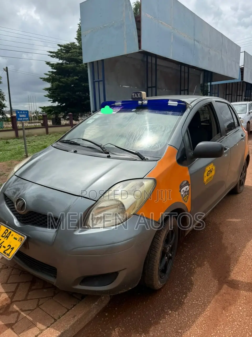 Toyota Vitz 1.0 FWD 5dr 2010 Gray