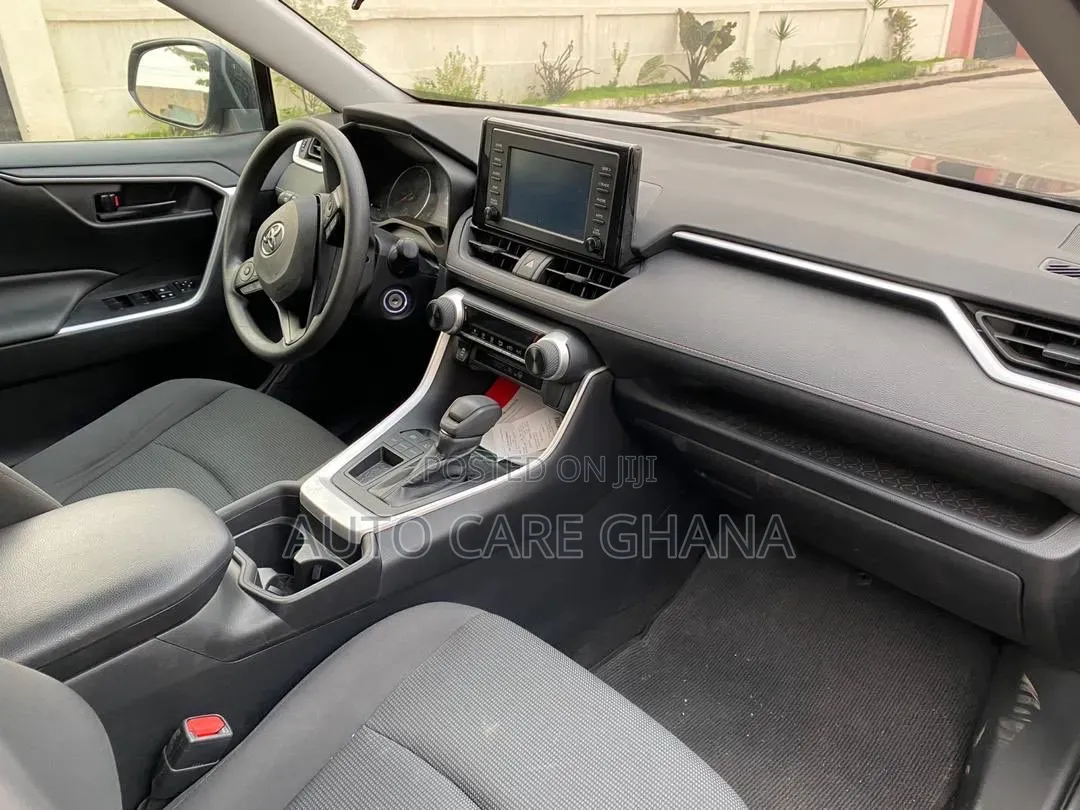 Toyota RAV4 LE FWD 2020 Brown