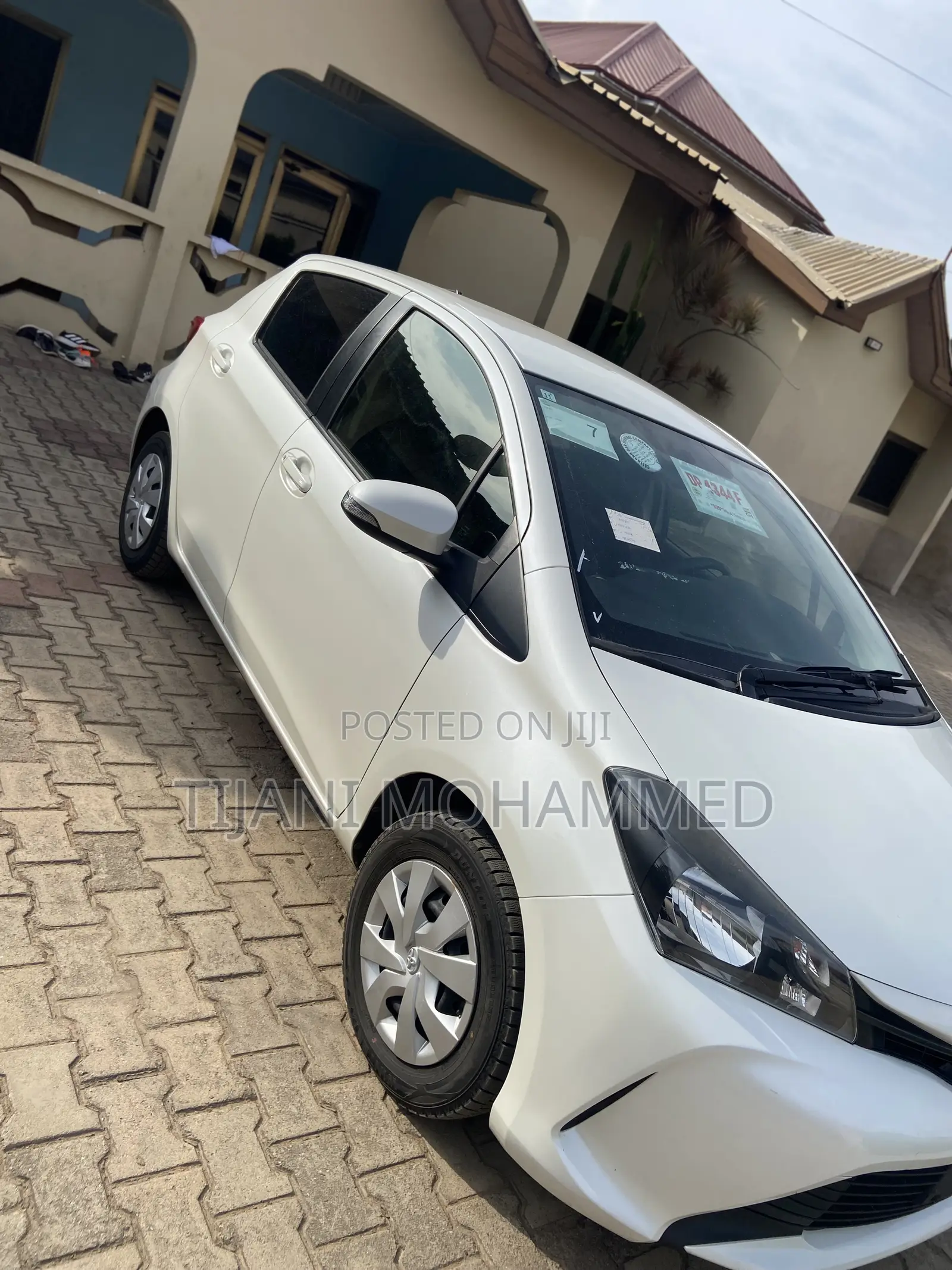 Toyota Vitz 1.0 FWD 5dr 2015 White
