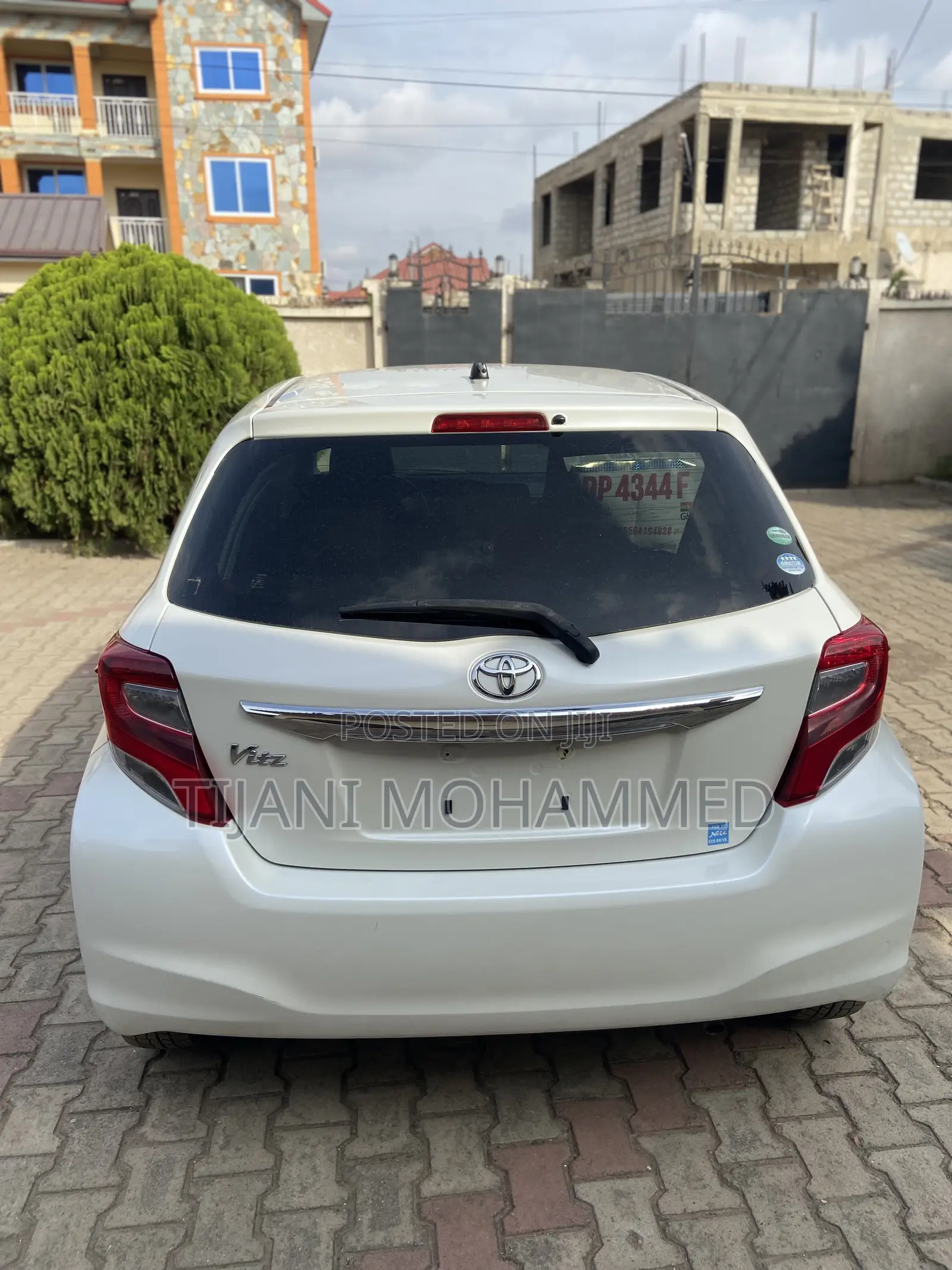 Toyota Vitz 1.0 FWD 5dr 2015 White