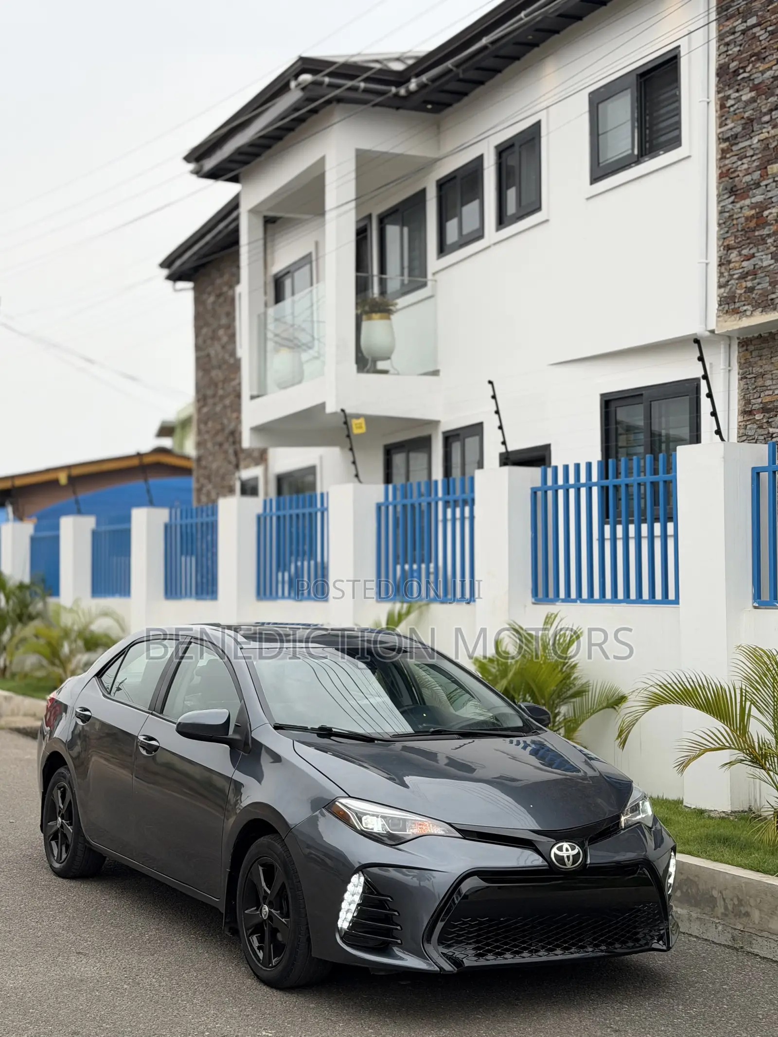 Toyota Corolla LE Eco (1.8L 4cyl 2A) 2019 Gray