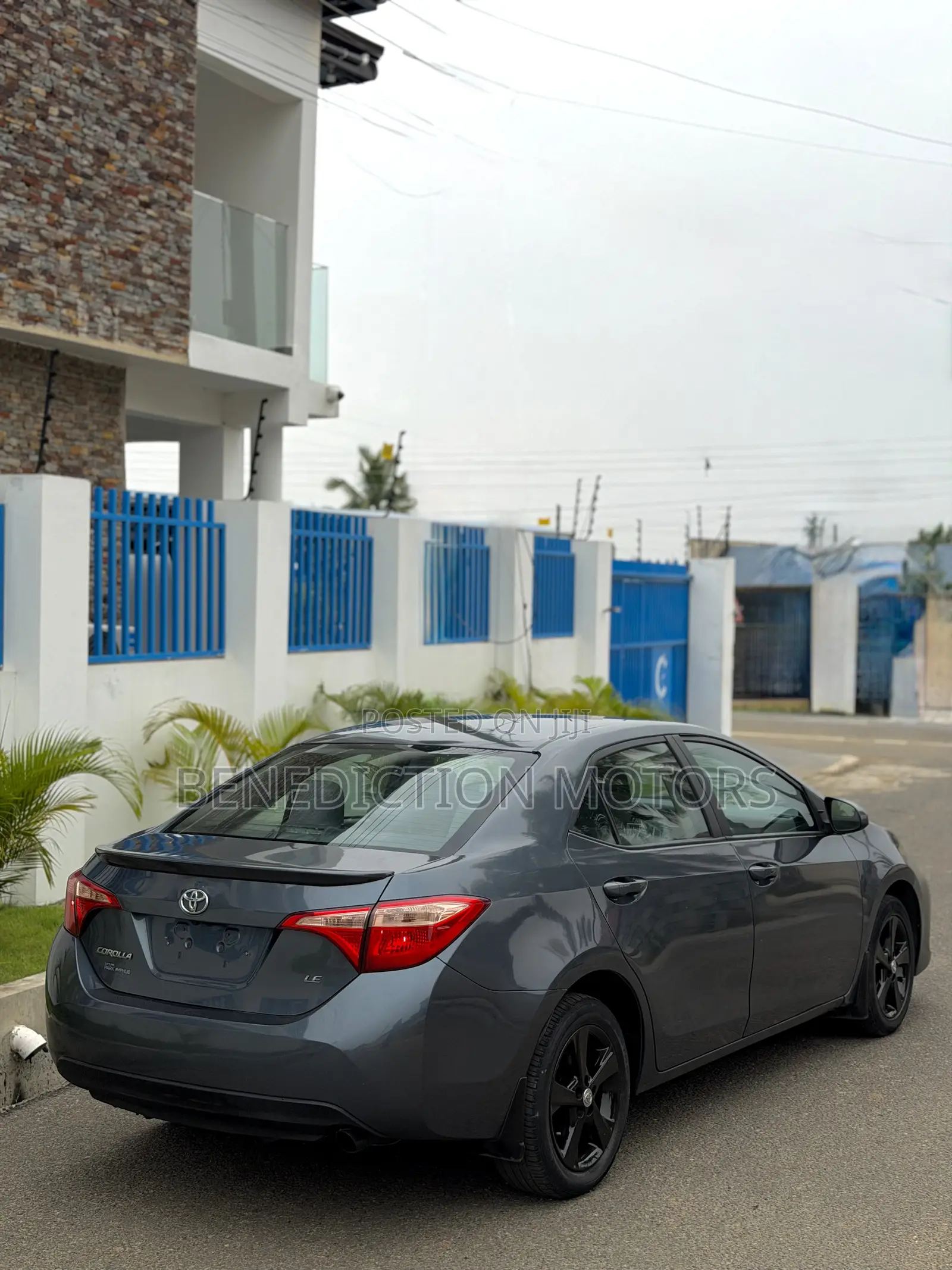 Toyota Corolla LE Eco (1.8L 4cyl 2A) 2019 Gray