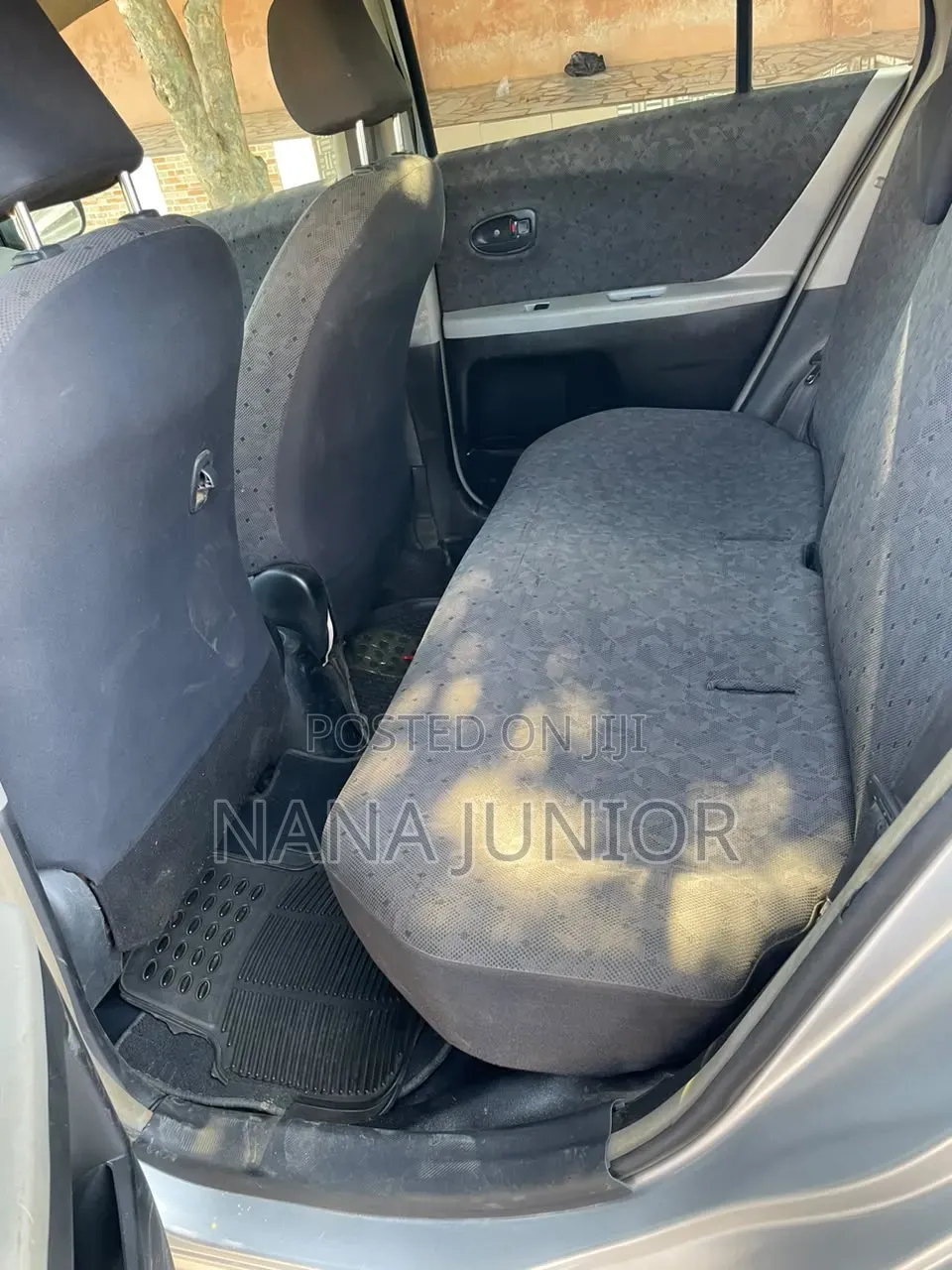 Toyota Vitz 2010 Silver