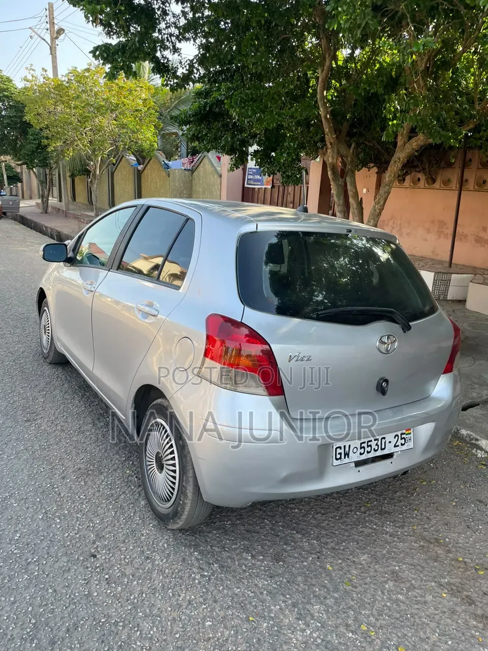 Toyota Vitz 2010 Silver