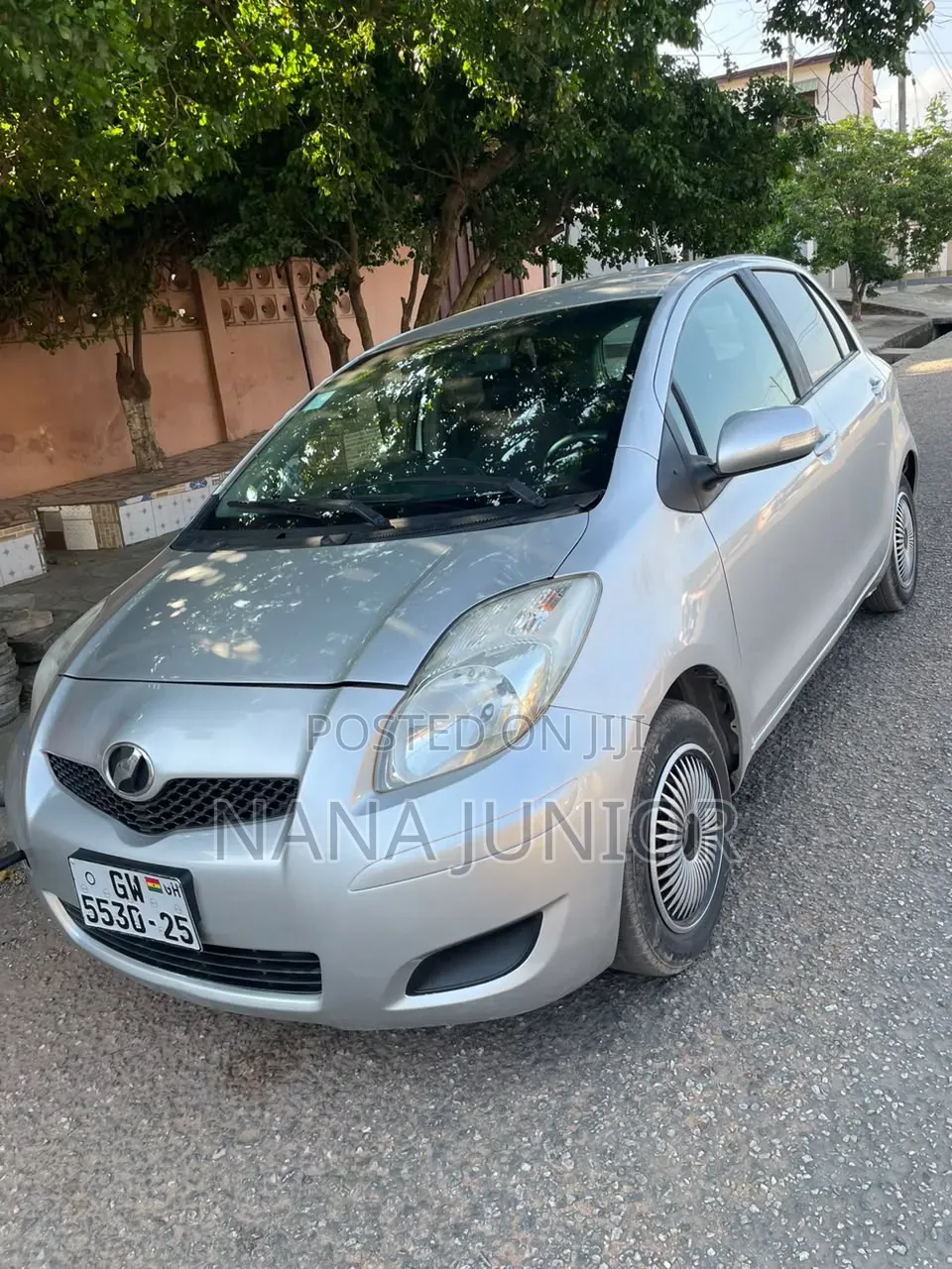 Toyota Vitz 2010 Silver