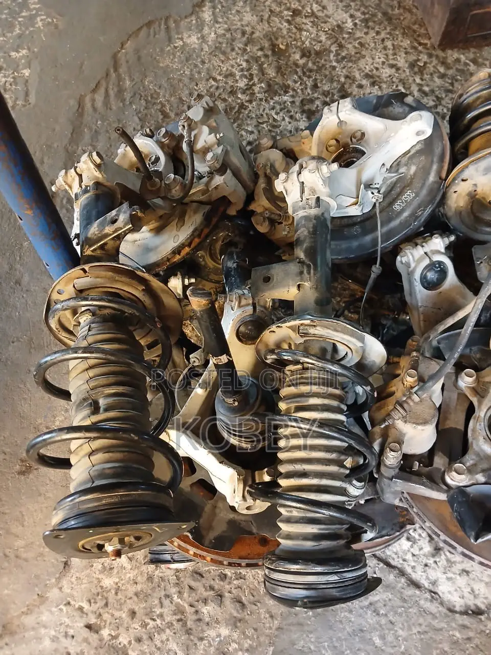 Rogue 2020,2021,2022,2023,2024,2025 Front Hub Shocks Korea/Japan Used