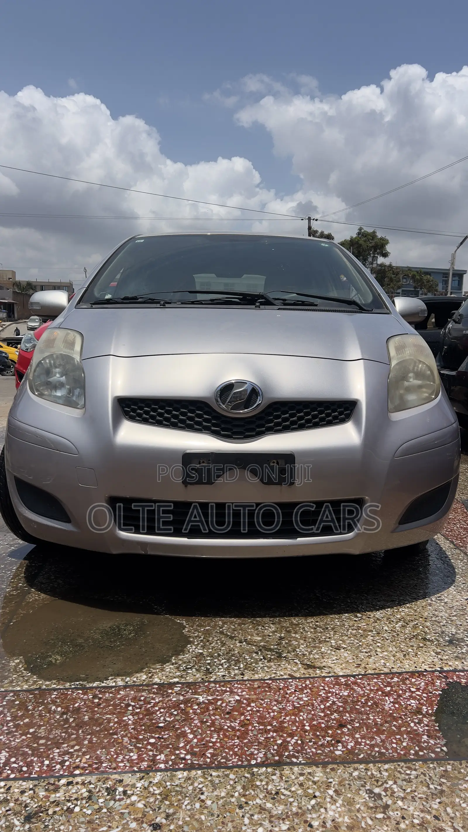 Toyota Vitz 1.3 FWD 3dr 2010 Silver