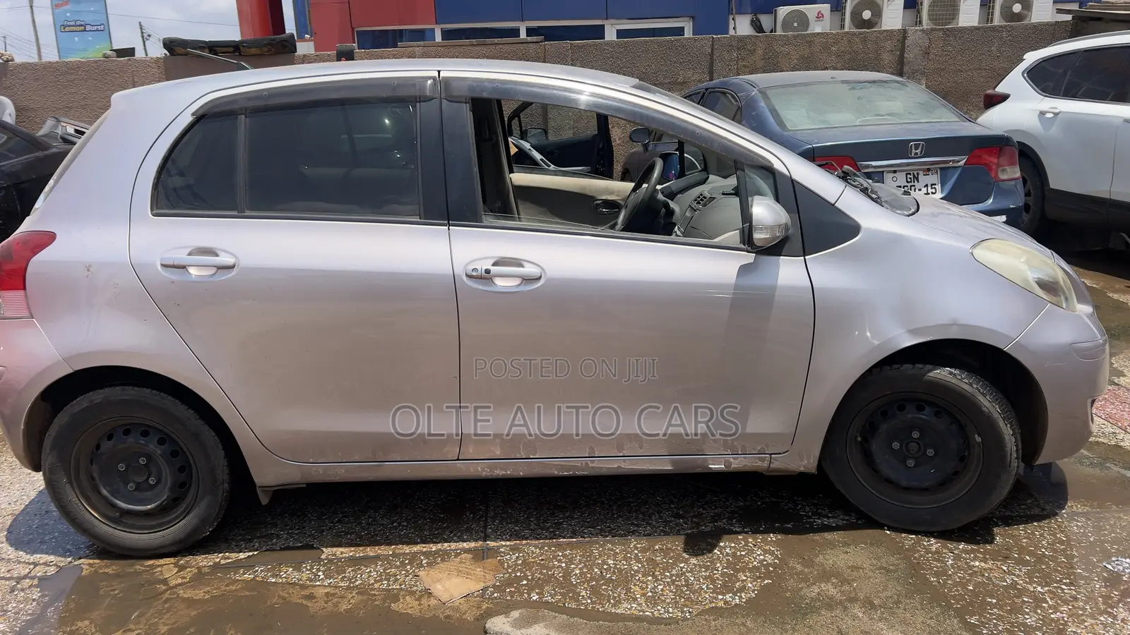 Toyota Vitz 1.3 FWD 3dr 2010 Silver