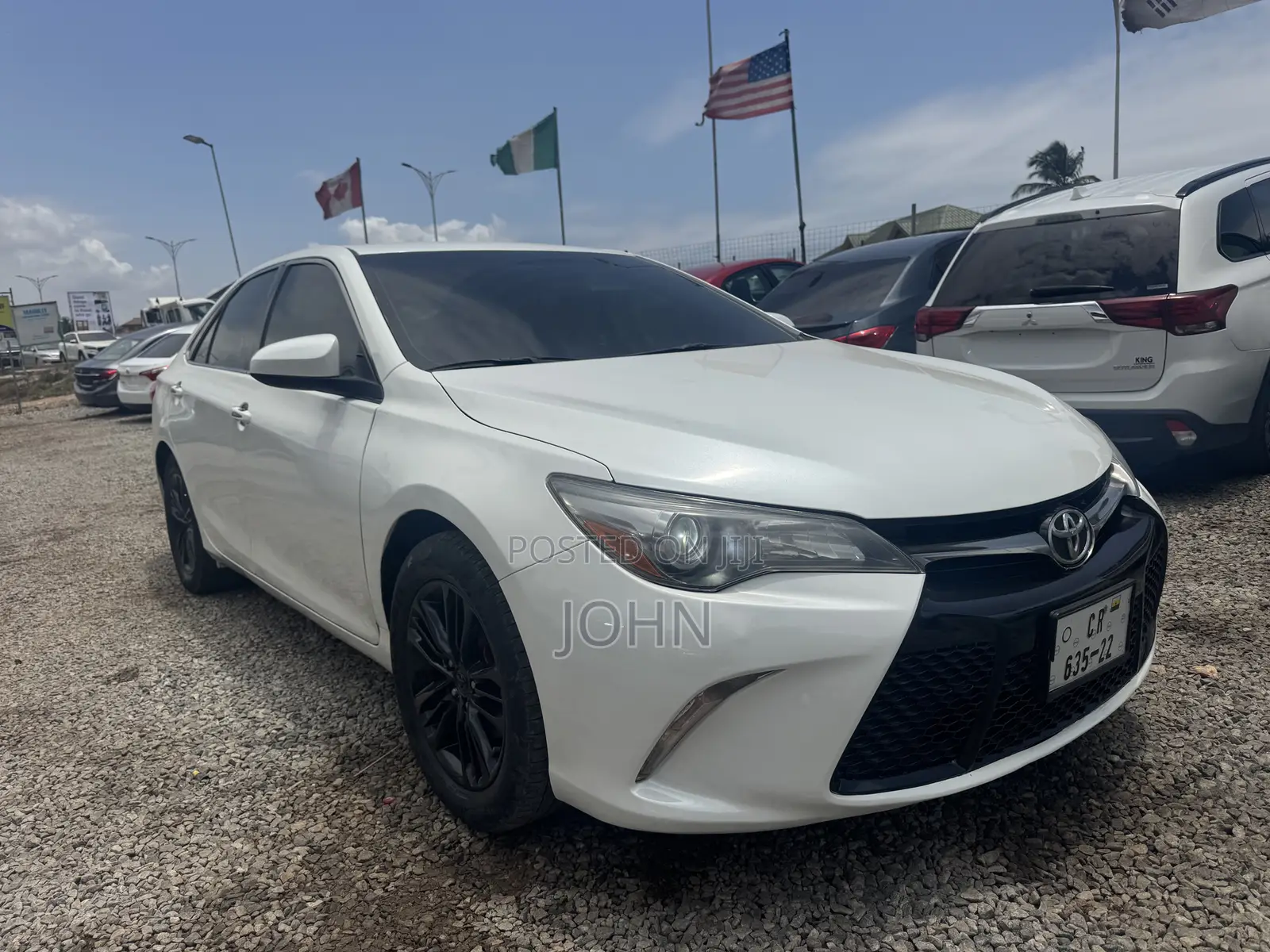 Toyota Camry SE 4dr Sedan (2.5L 4cyl 6A) 2017 White