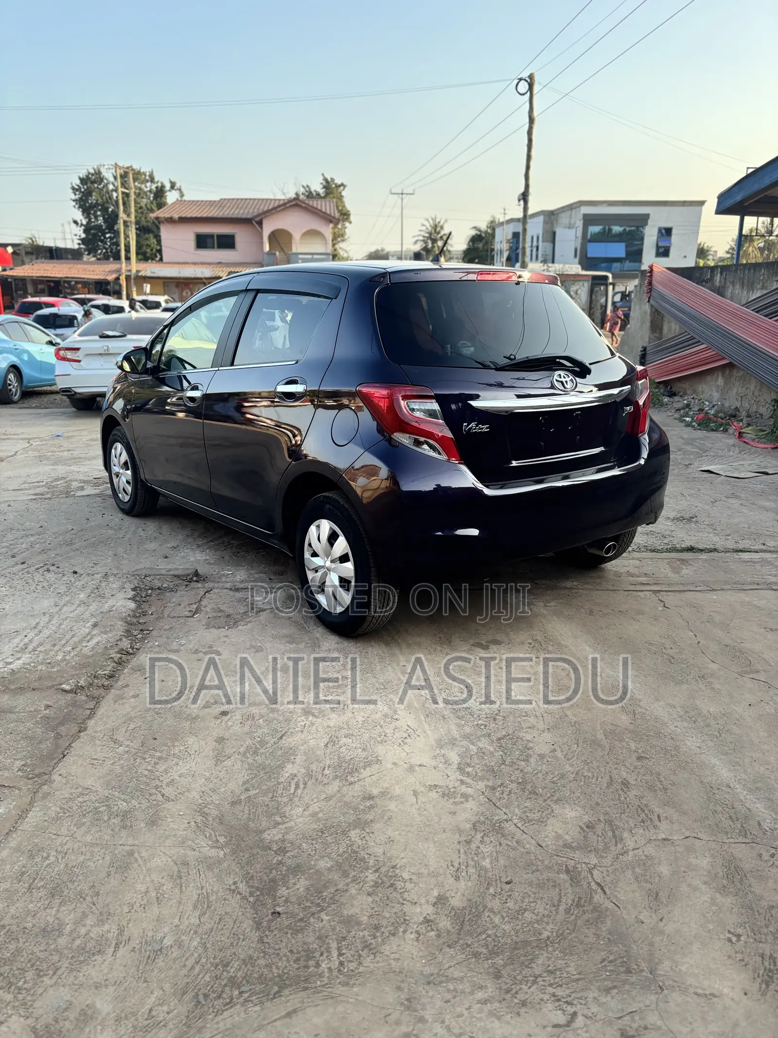 Toyota Vitz 1.3 AWD 3dr 2015 Burgundy