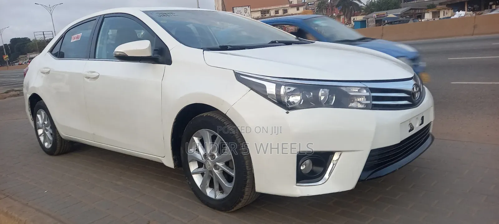 Toyota Corolla LE 4dr Sedan (1.8L 4cyl CVT) 2017 White