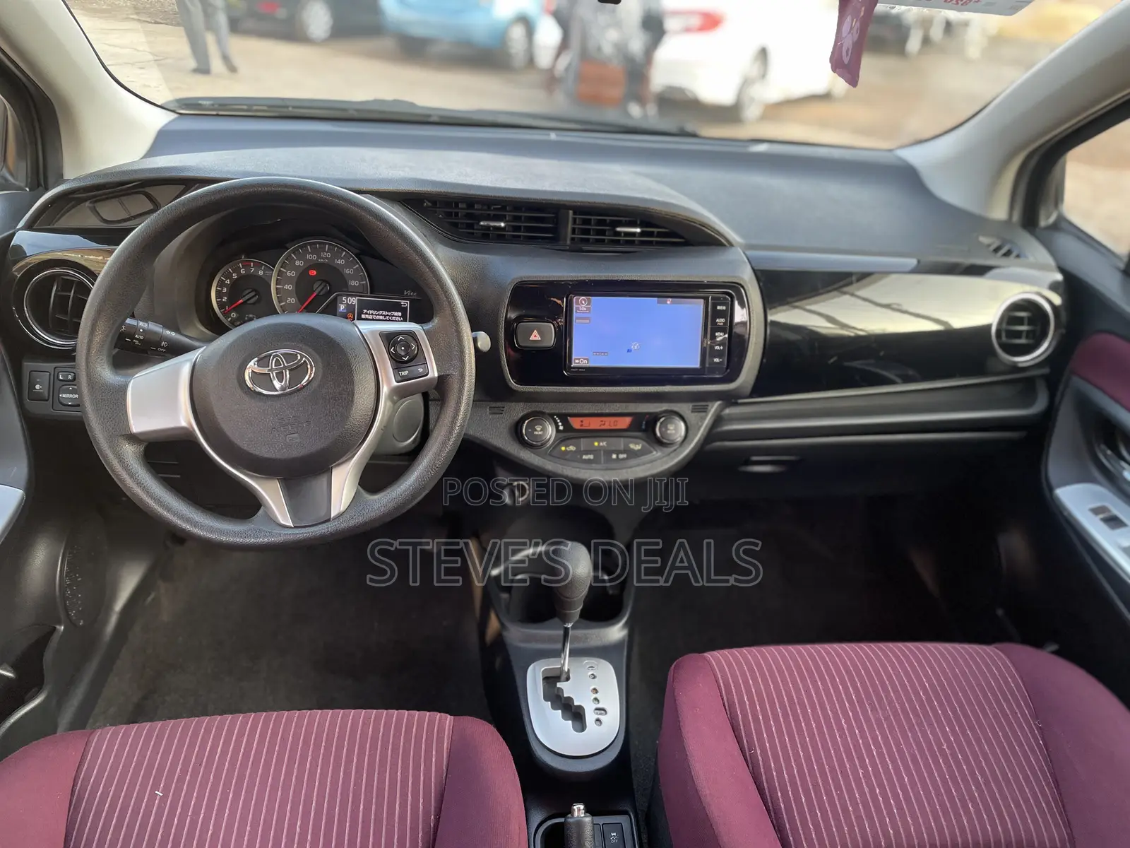 Toyota Vitz 1.3 FWD 5dr 2015 Purple