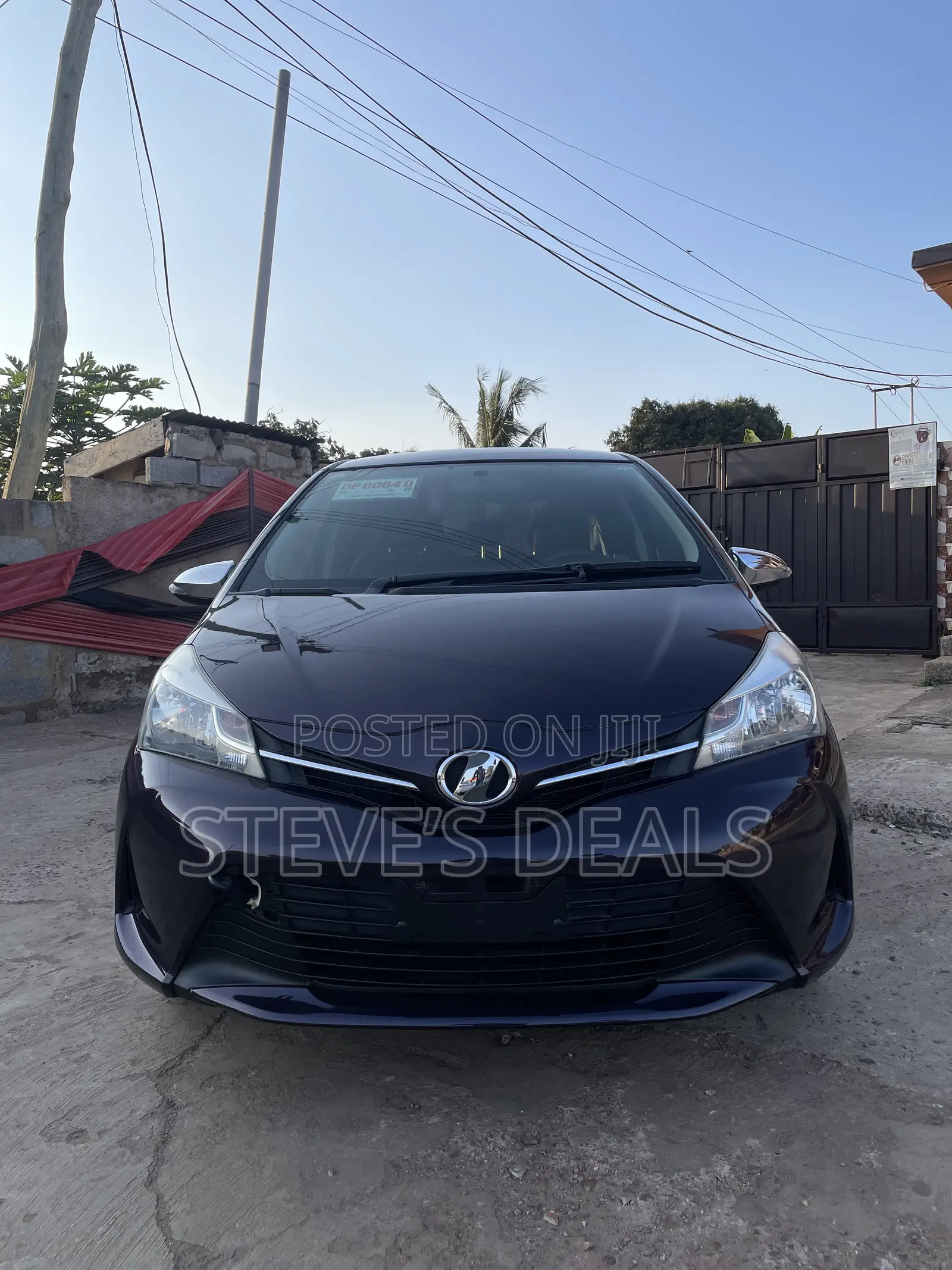 Toyota Vitz 1.3 FWD 5dr 2015 Purple