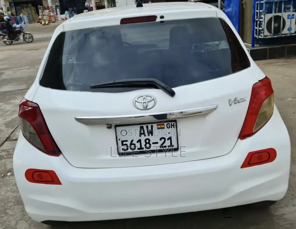 Toyota Vitz 1.0 FWD 3dr 2012 White