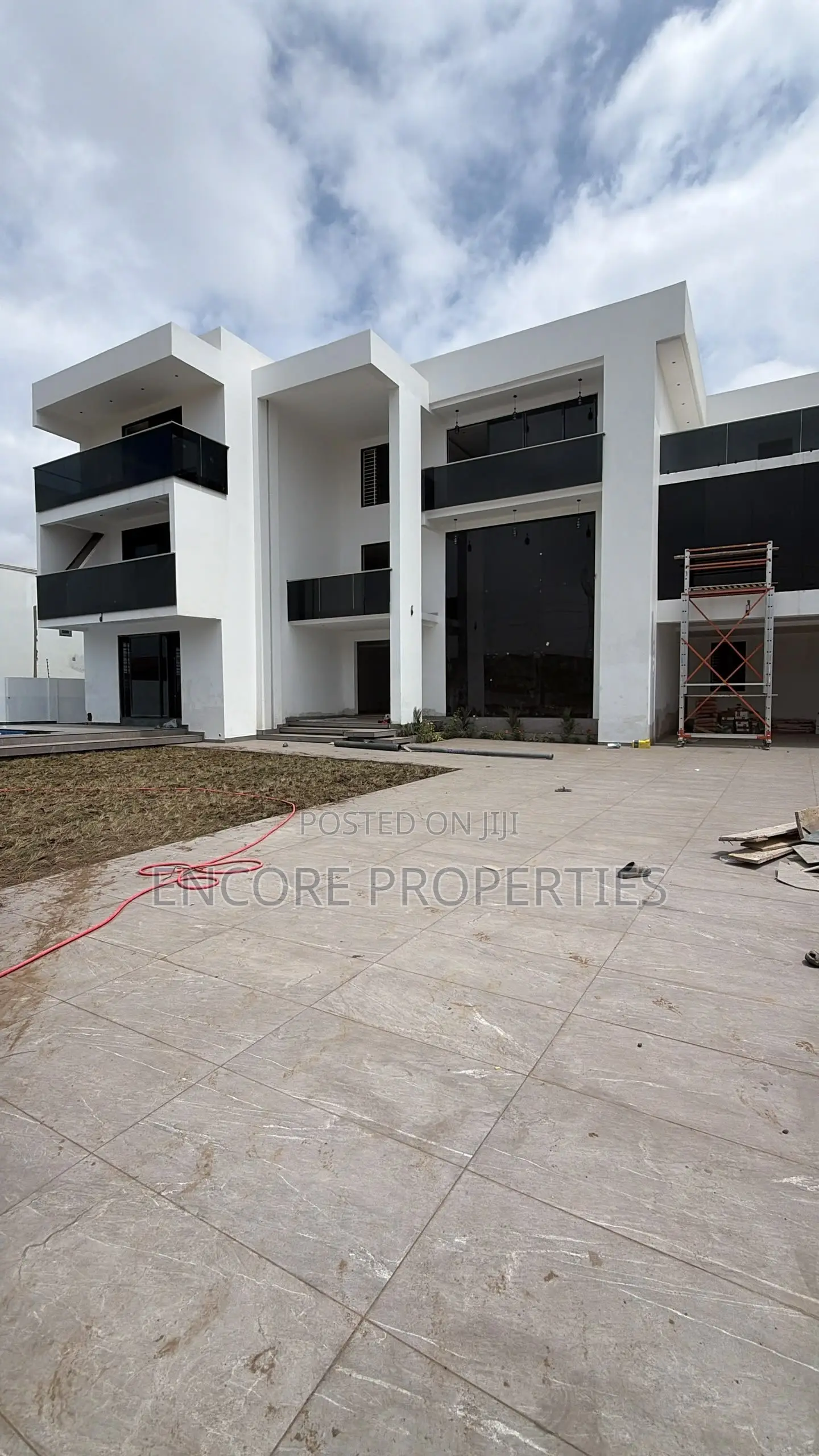 8bdrm House in East Legon, Adjiriganor for sale