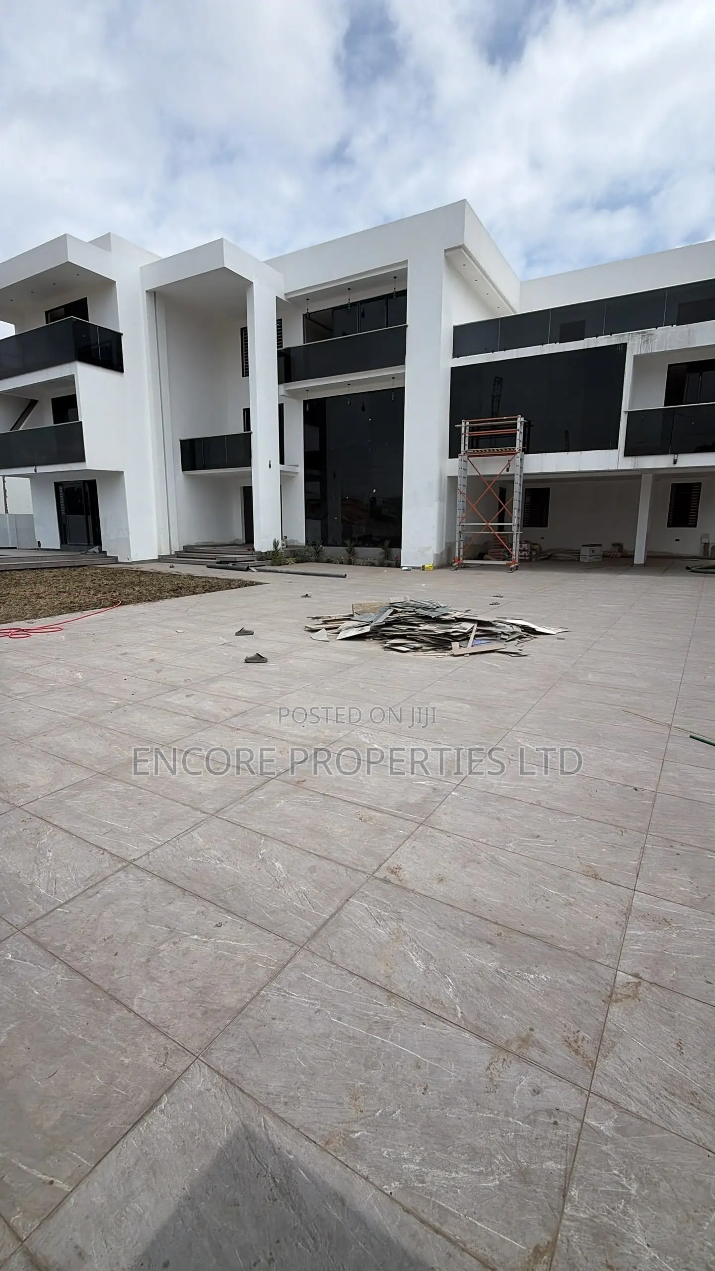 8bdrm House in East Legon for sale