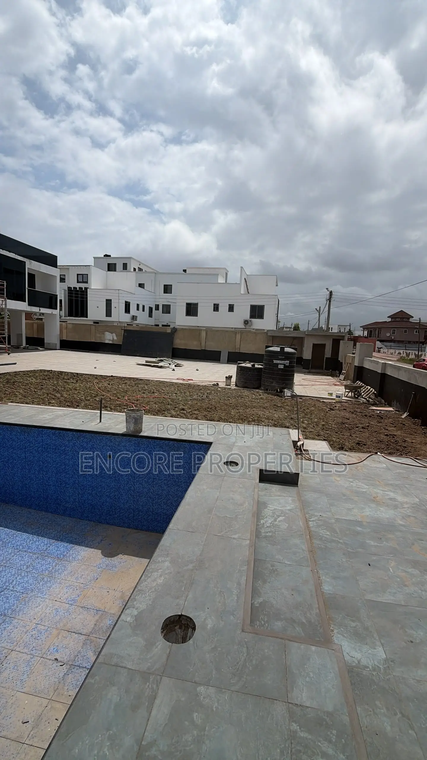 8bdrm House in East Legon, Adjiriganor for sale