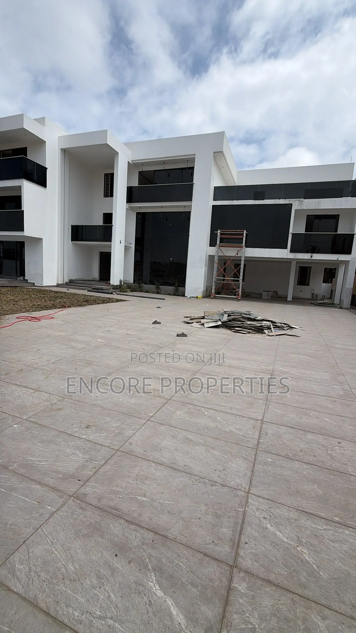 8bdrm House in East Legon, Adjiriganor for sale