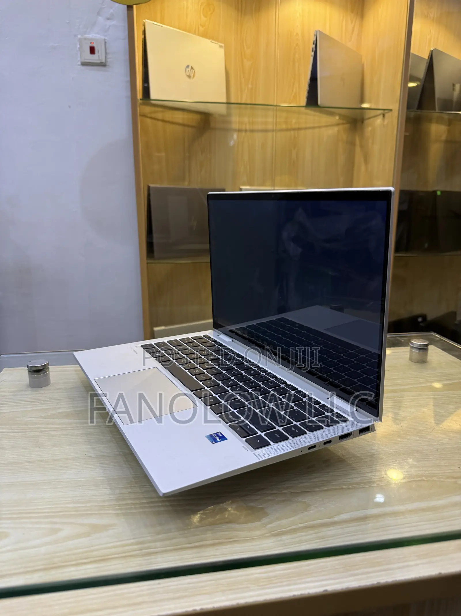New Laptop HP EliteBook 1040 G8 16GB Intel Core i7 SSD 512GB