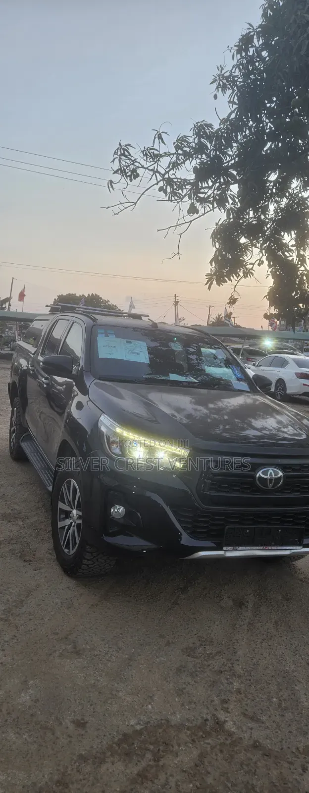 Toyota Hilux 2021 Black