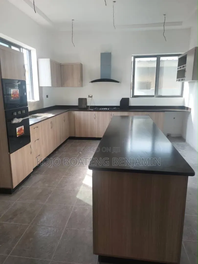 4bdrm House in Oyarifa Mall Area for rent