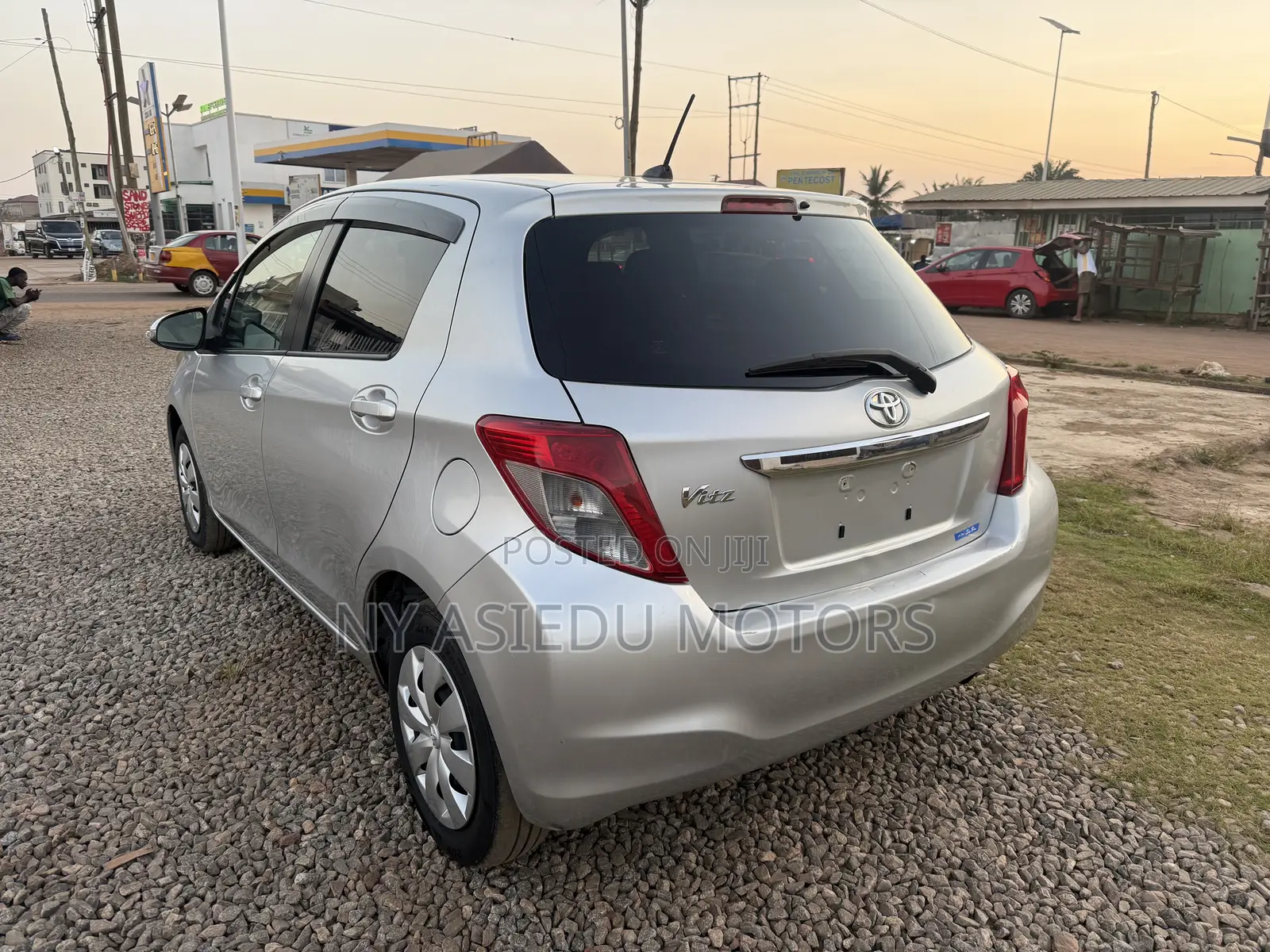 Toyota Vitz 1.3 FWD 5dr 2012 Silver
