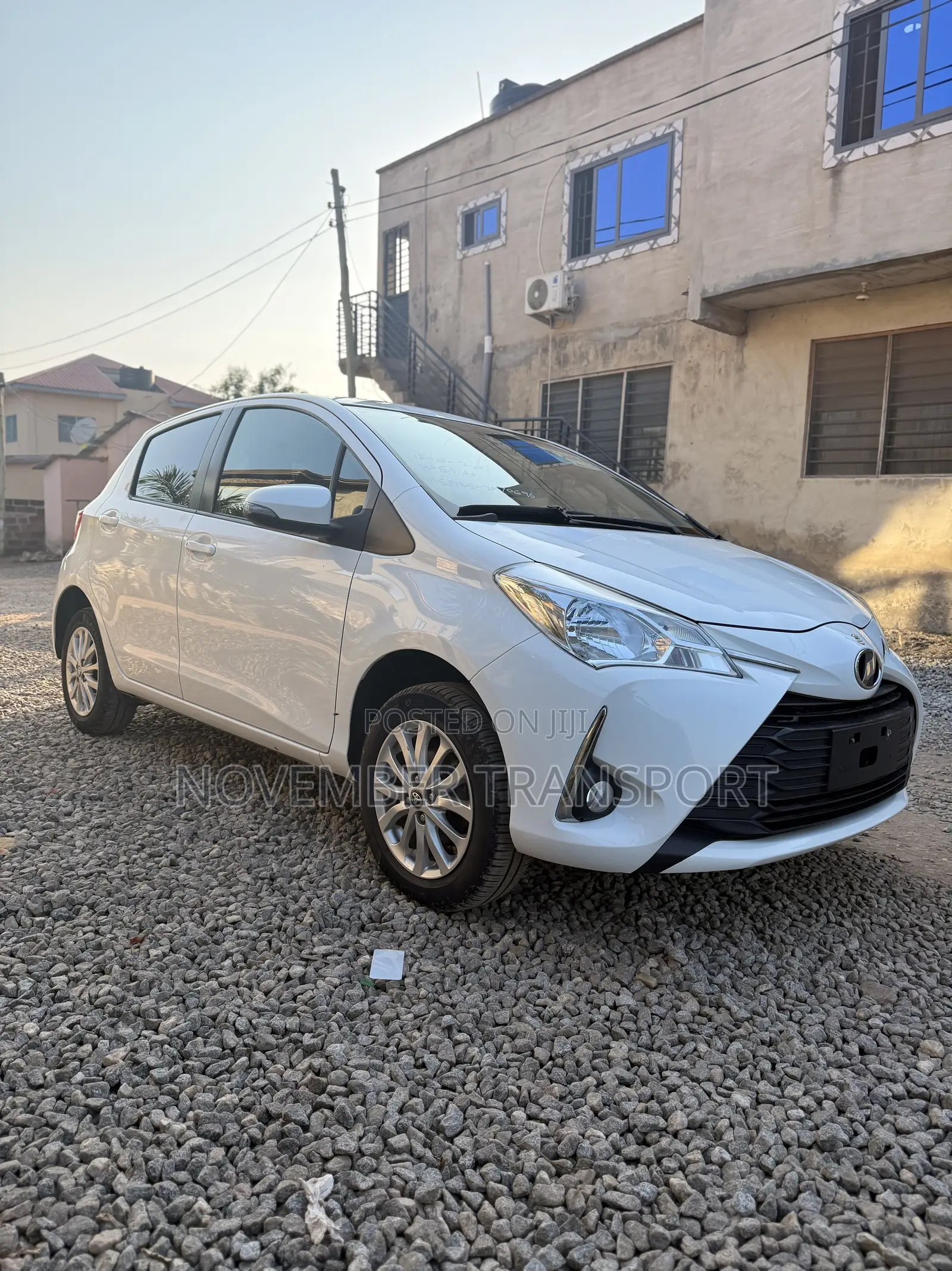 Toyota Vitz 1.3 AWD 5dr 2017 White