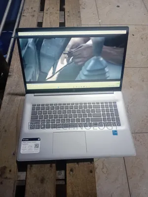 Laptop HP Pavilion 17 8GB Intel Core i3 SSD 256GB