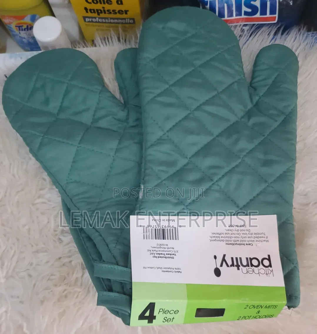 Kitchen Pantry Set 2 Quilted Oven Mitts and 2 Square Pot Holders