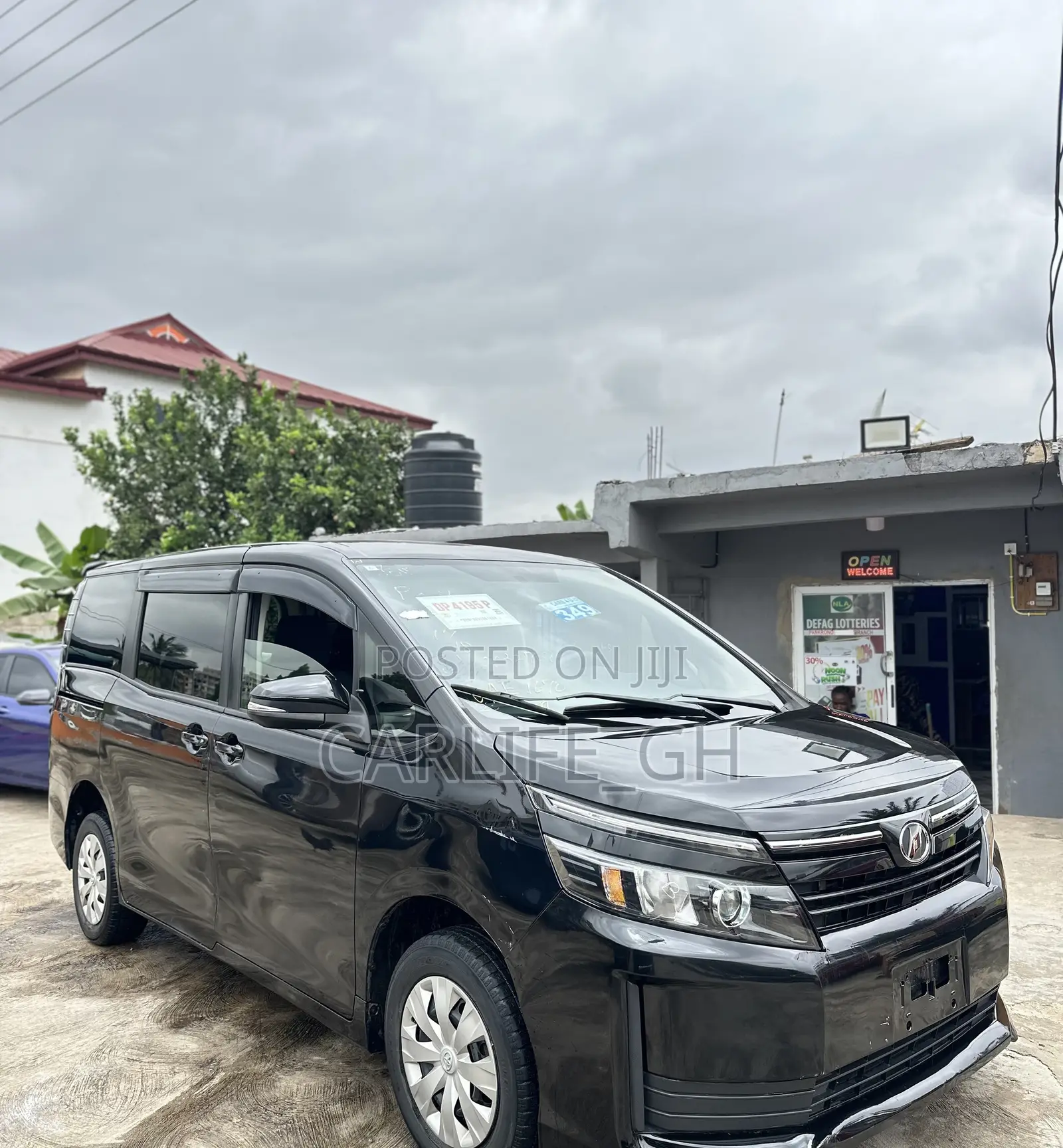 Toyota Voxy X 4WD 7-Seater 2015 Black