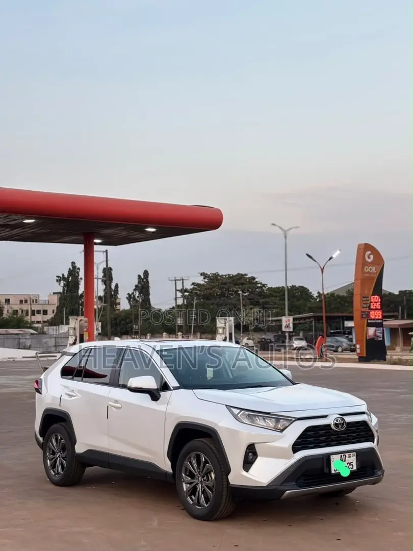 Toyota RAV4 2024 White
