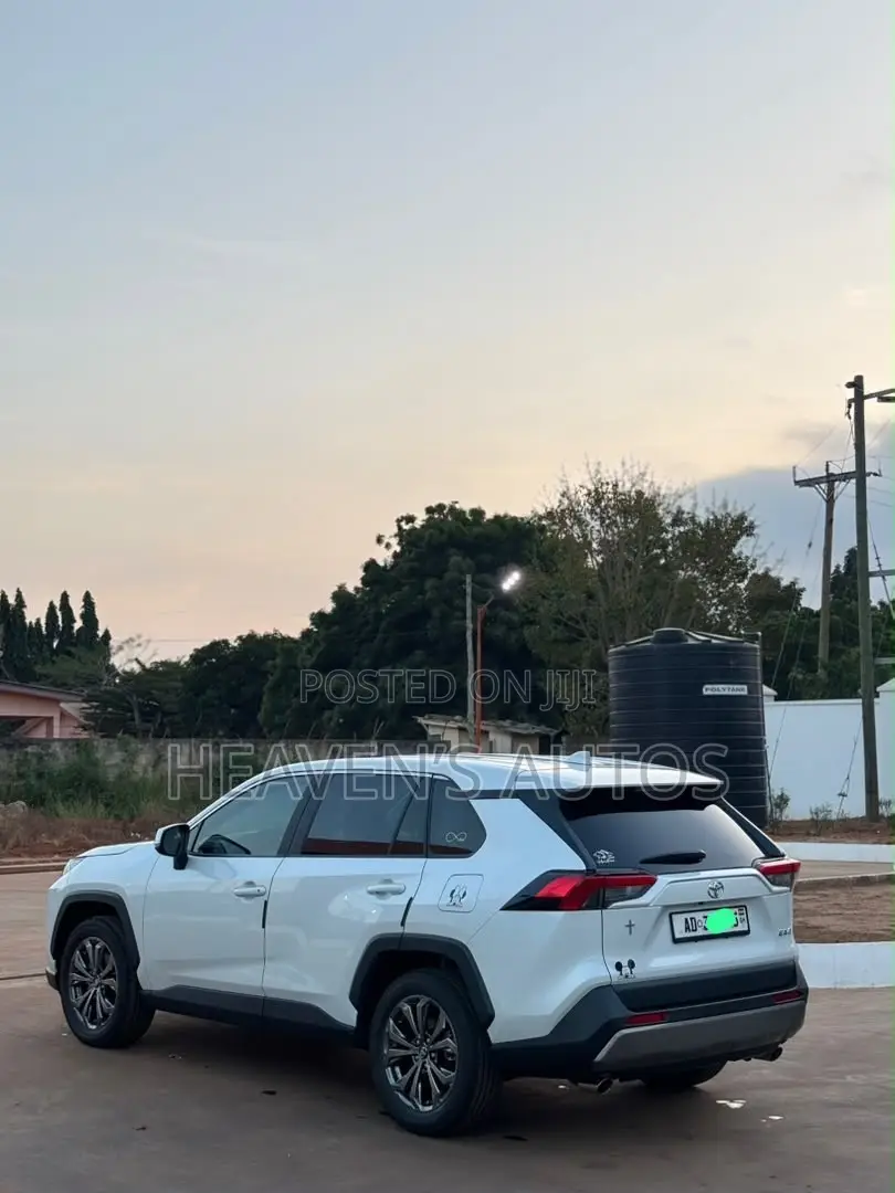 Toyota RAV4 2024 White