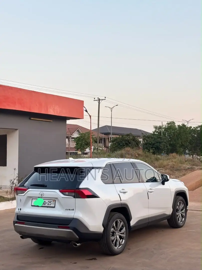 Toyota RAV4 2024 White