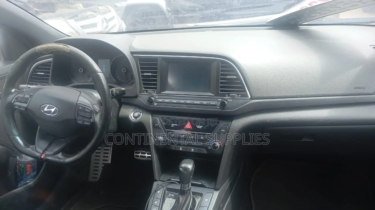 Hyundai Elantra 2018 White