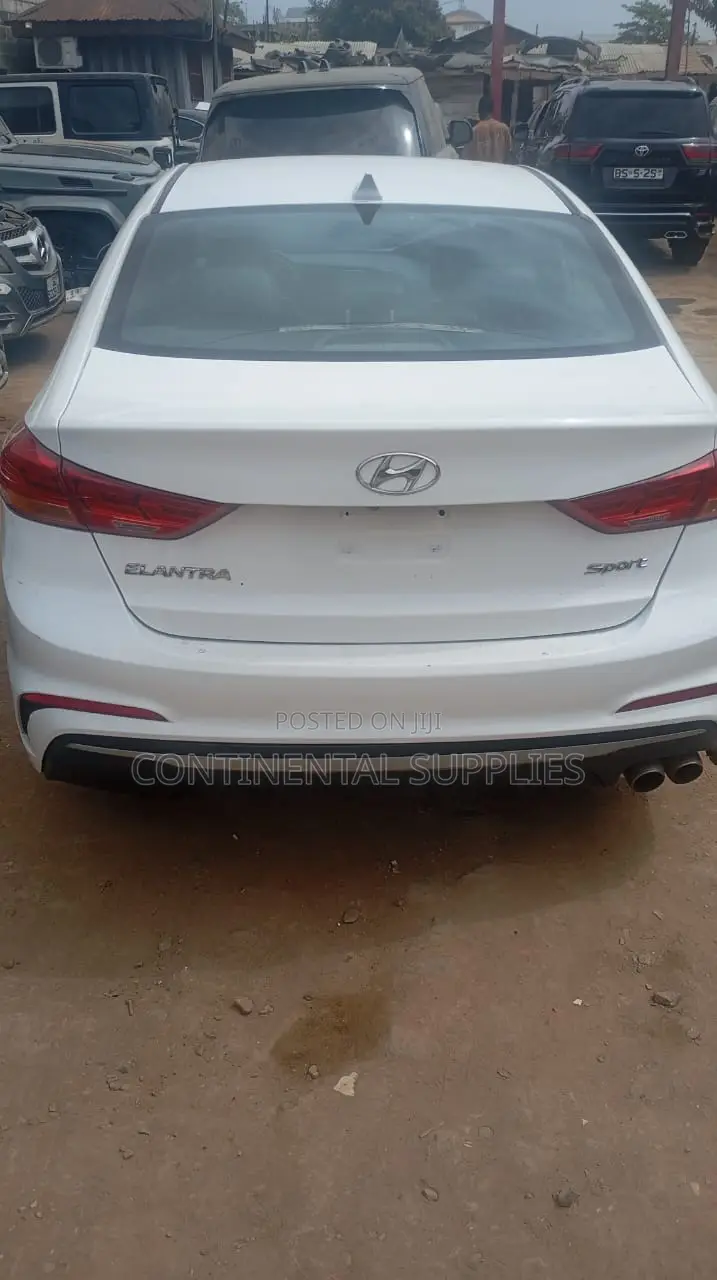 Hyundai Elantra 2018 White