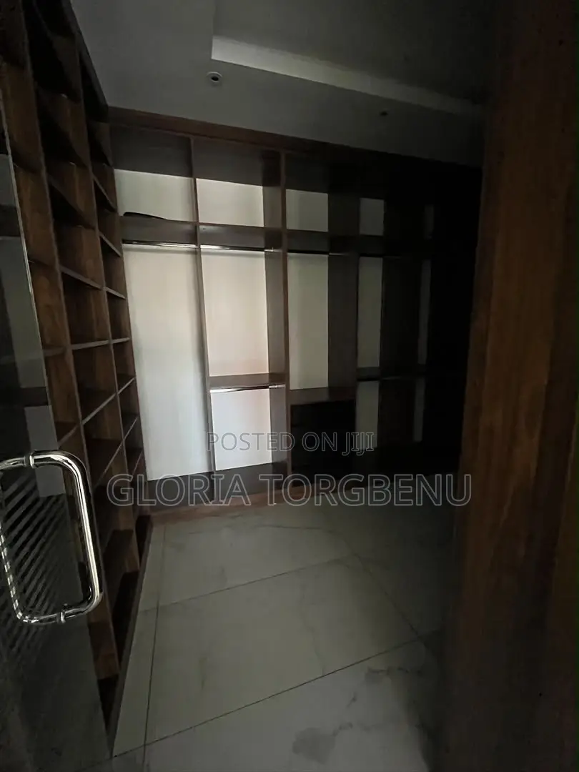 5bdrm Penthouse in East Legon for rent