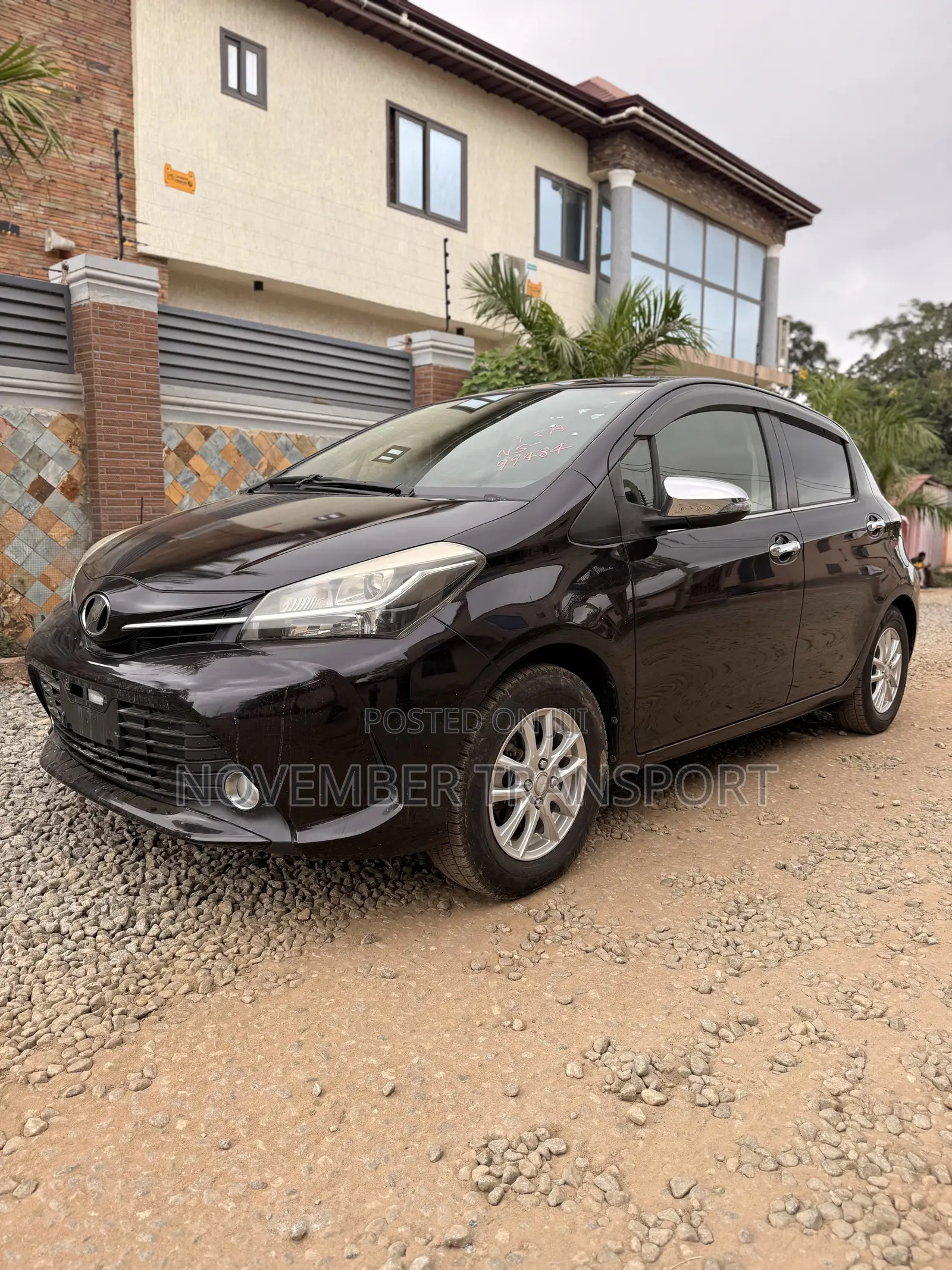 Toyota Vitz 1.3 FWD 5dr 2015 Burgundy