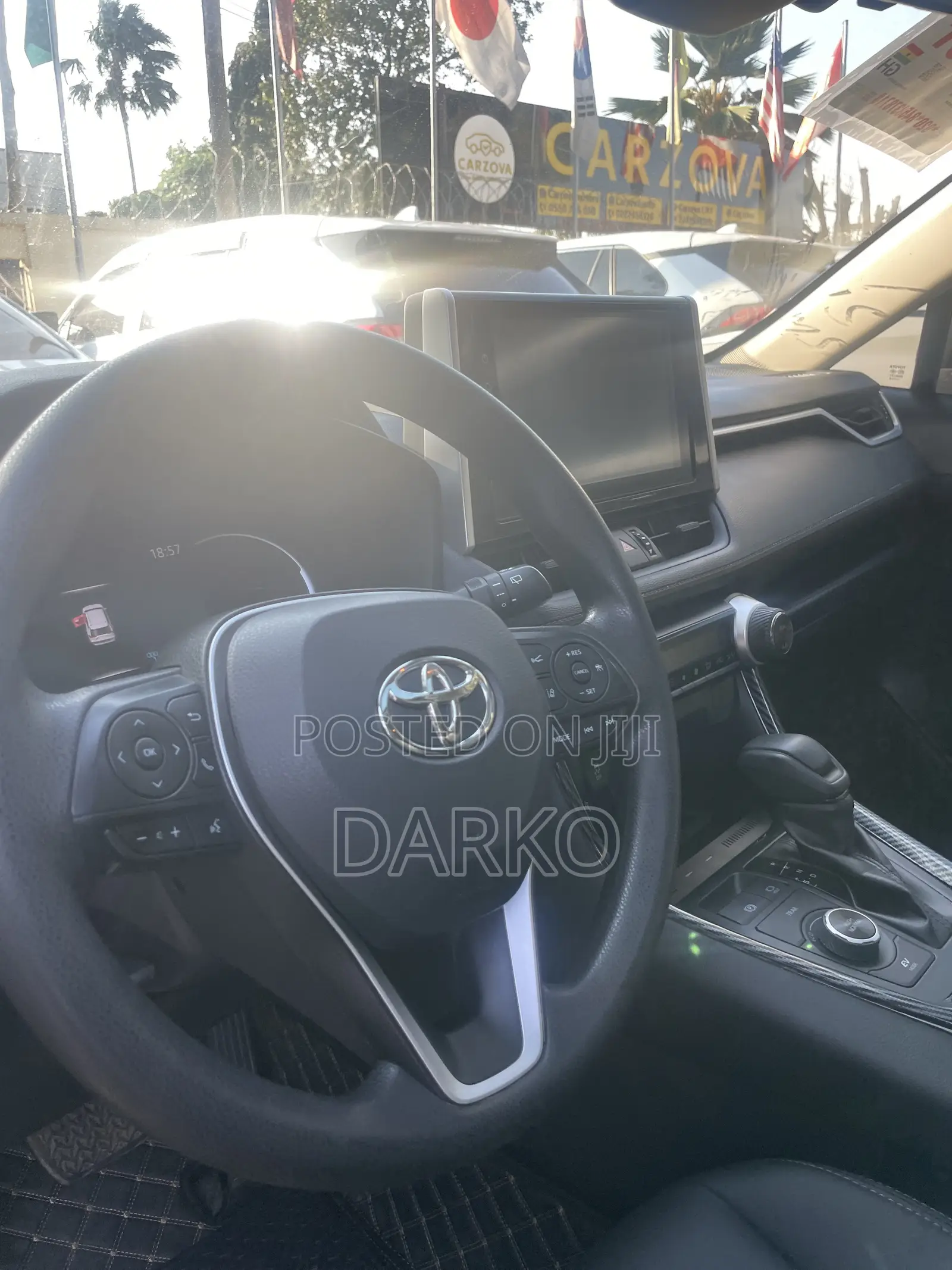 Toyota RAV4 XLE FWD 2020 Black