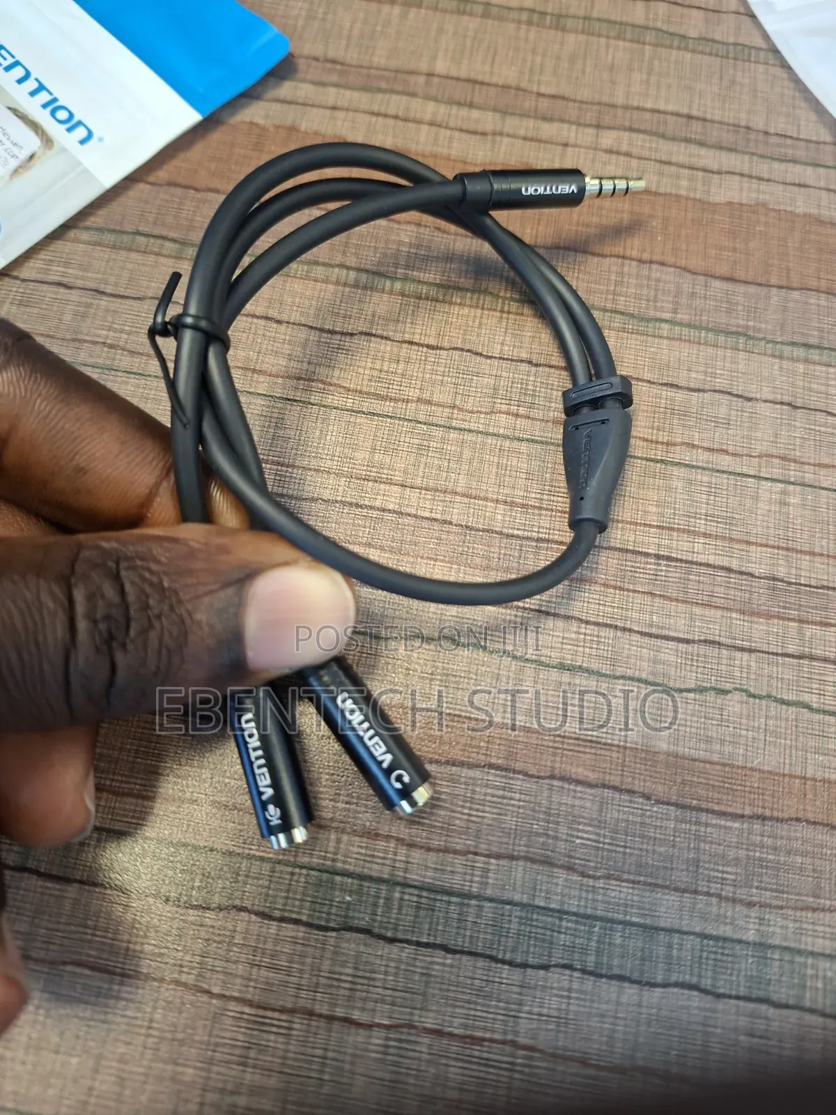 Headset Splitter to Mic and Earphone 3.5mm Jack