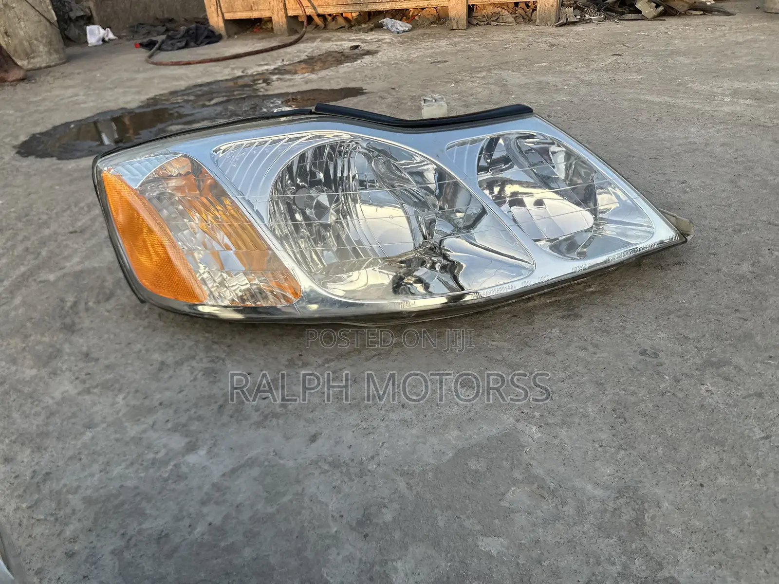 Toyota Avalon 2000-2004 Headlight Pair