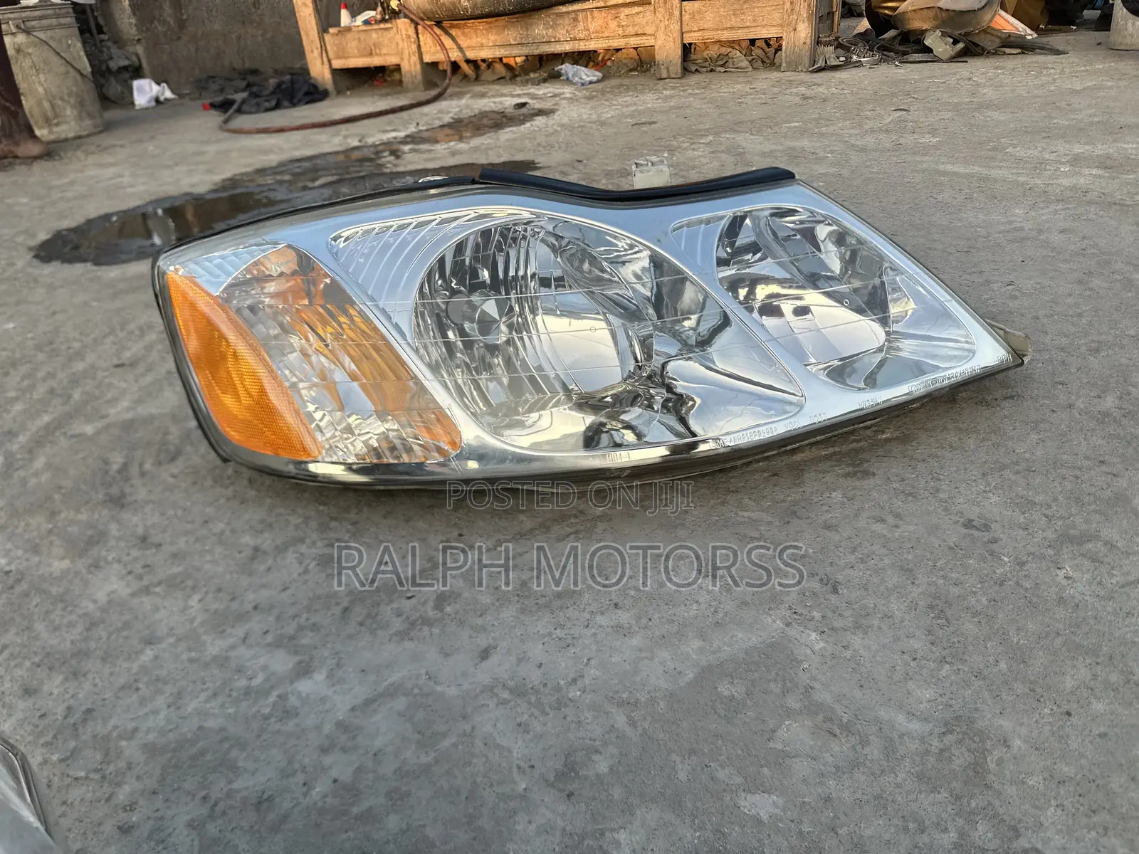 Toyota Avalon 2000-2004 Headlight Pair