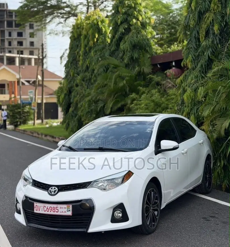 Toyota Corolla S 4dr Sedan (1.8L 4cyl CVT) 2014 White