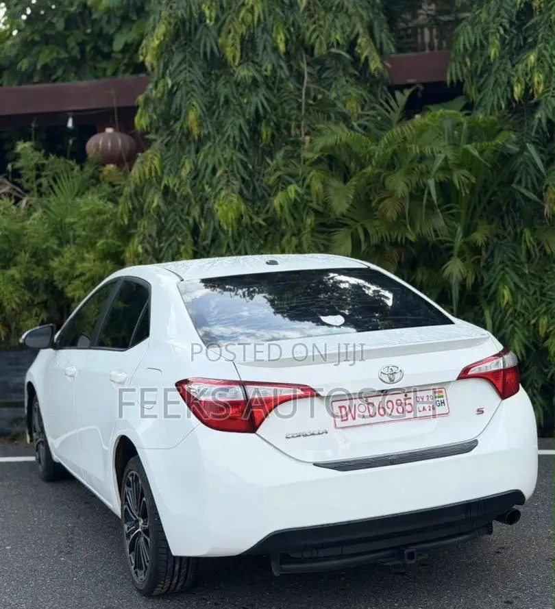 Toyota Corolla S 4dr Sedan (1.8L 4cyl CVT) 2014 White