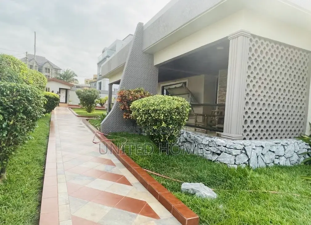 8bdrm House in Dansoman for rent